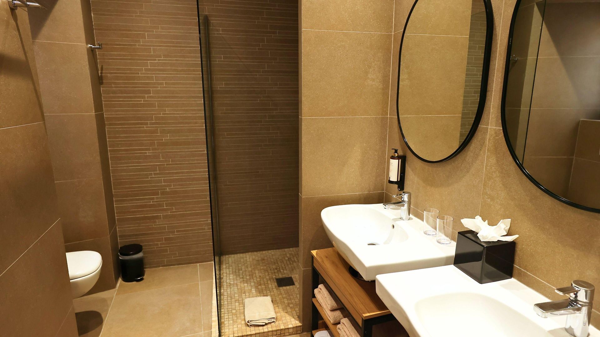 De La Hotel 2*