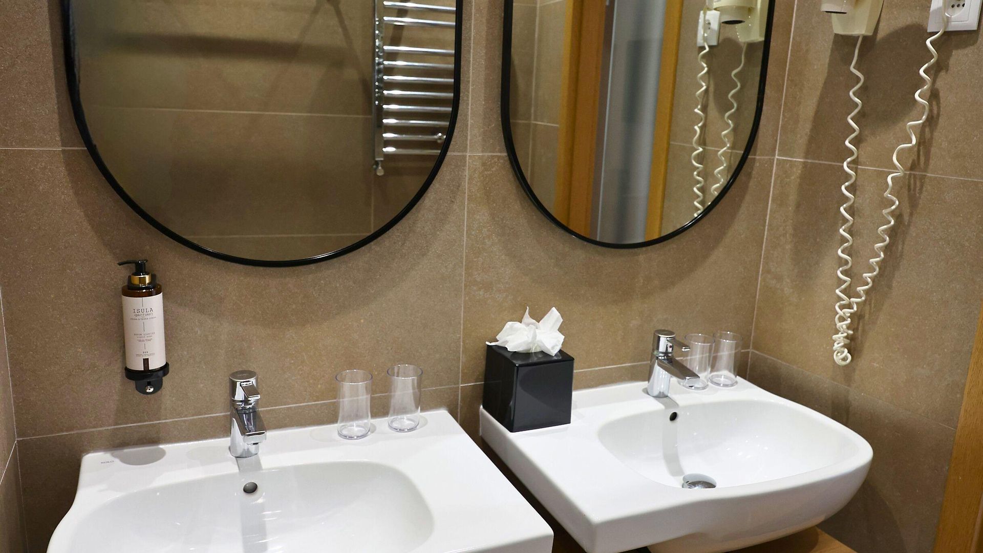 De La Hotel 2*