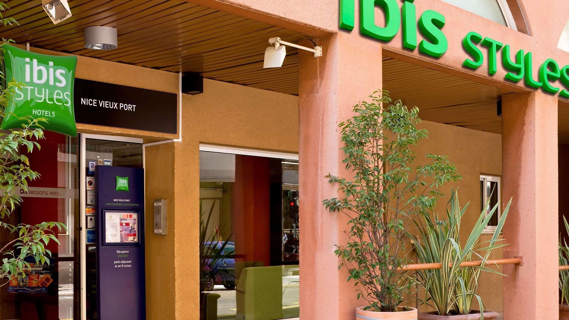 Hotel Ibis Styles Centre Port 3*