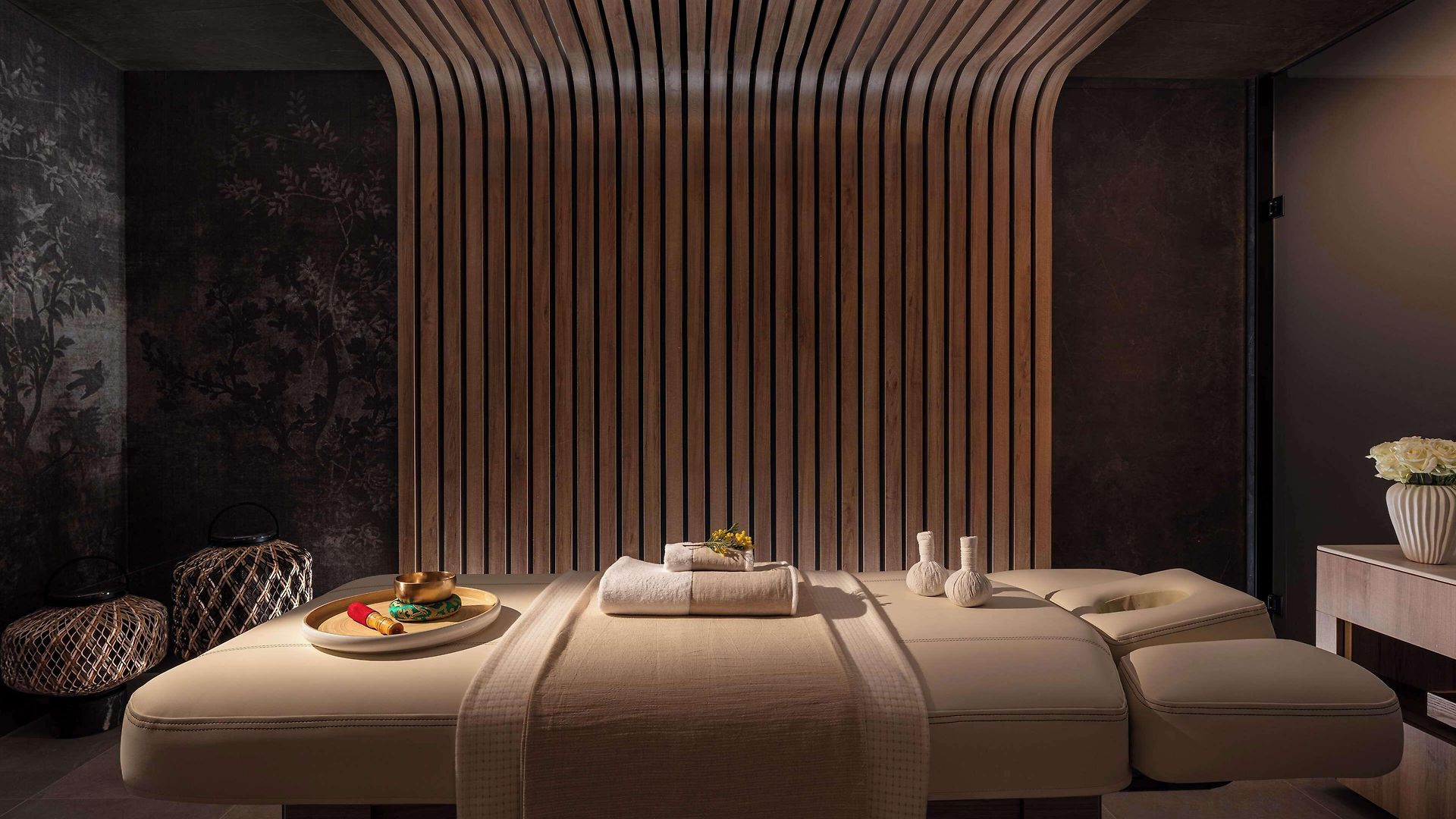 Anantara Plaza - A Leading Of The World