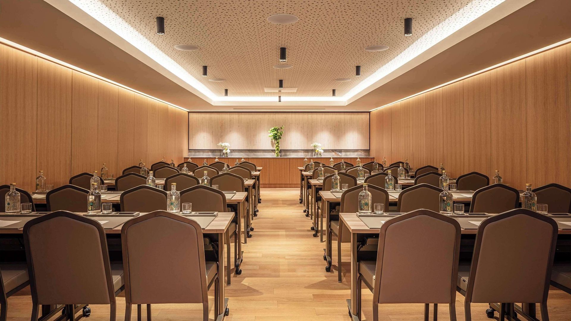 Hotel Anantara Plaza - A Leading Of The World
