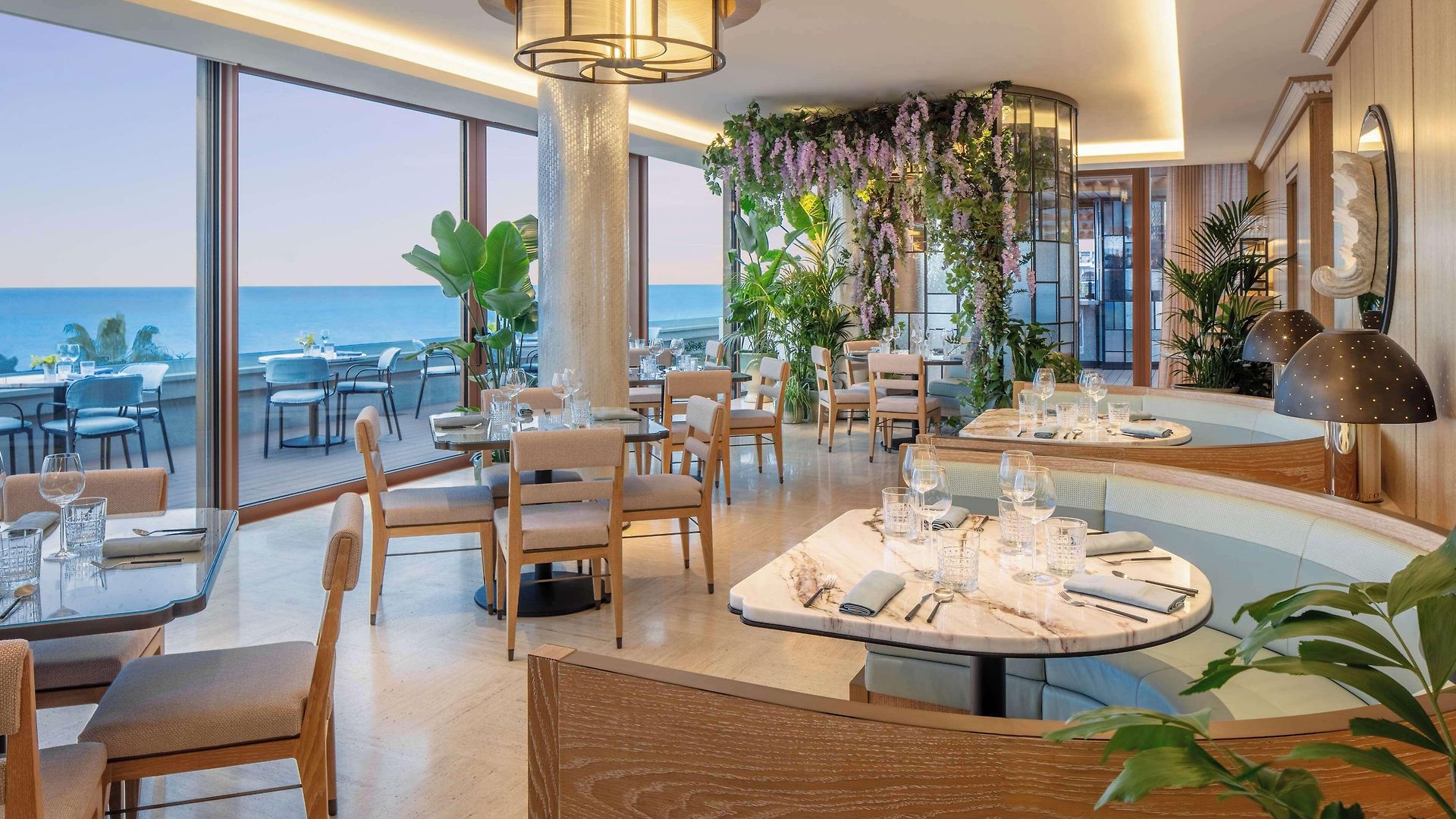 Anantara Plaza - A Leading Of The World