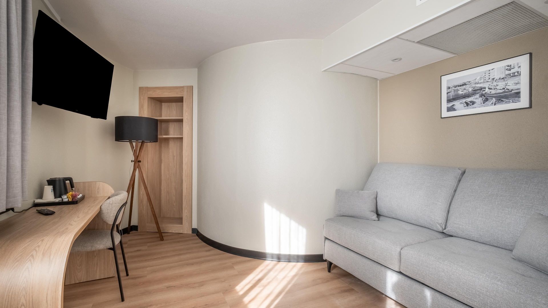 Hotel Campanile Prime - Airport 3*