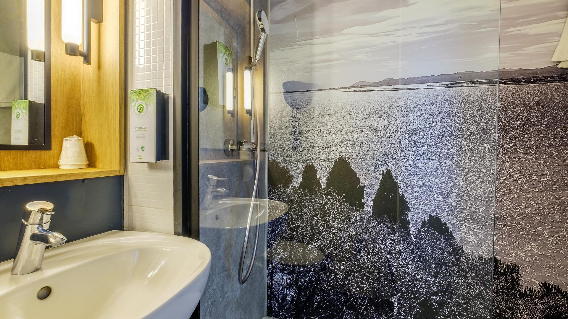 Hotel Campanile Prime - Airport 3*