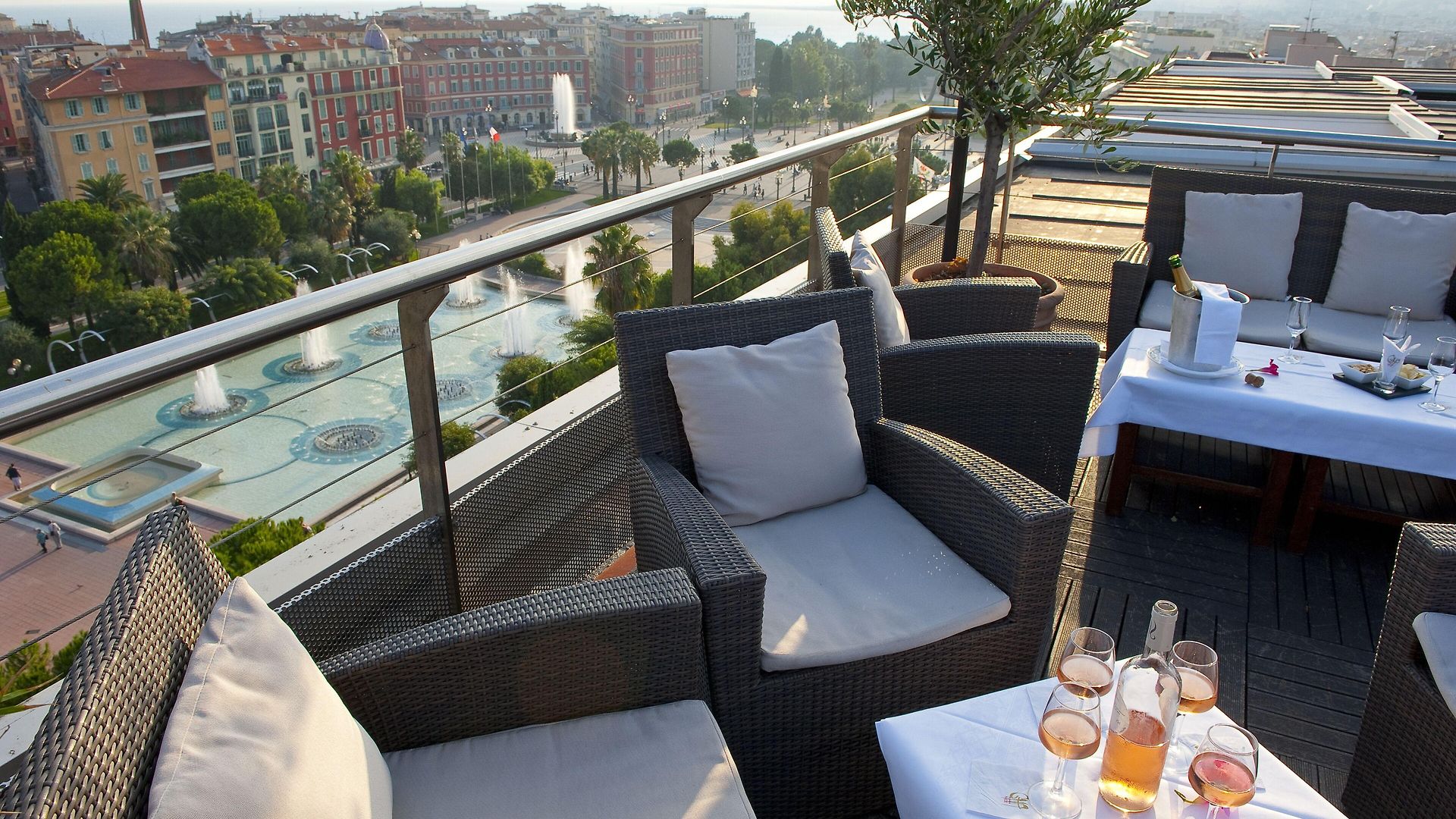 Aston La Scala Hotel 4*