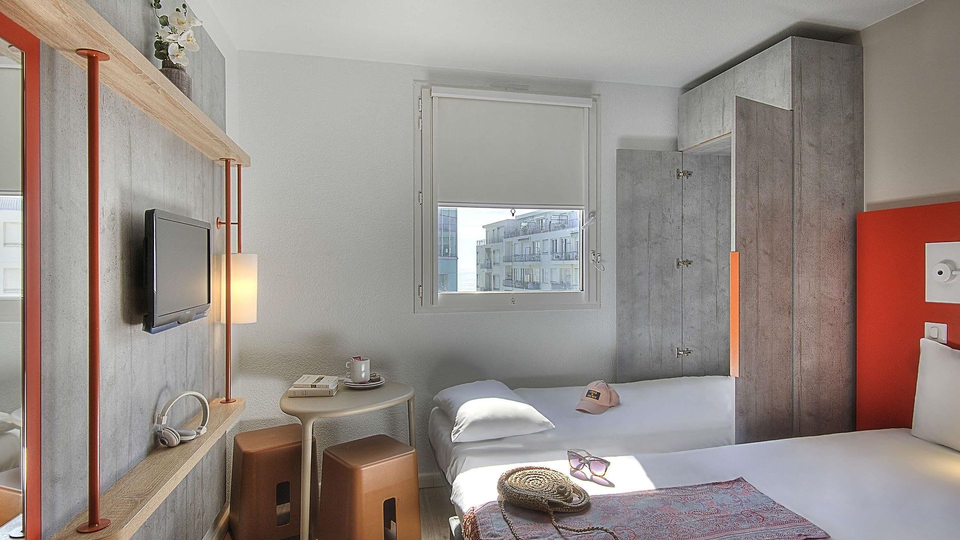 Ibis Budget Californie Lenval 2*