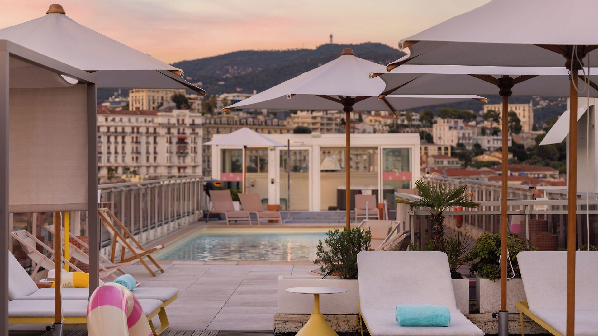 Mercure Centre Notre Dame Hotel 4*