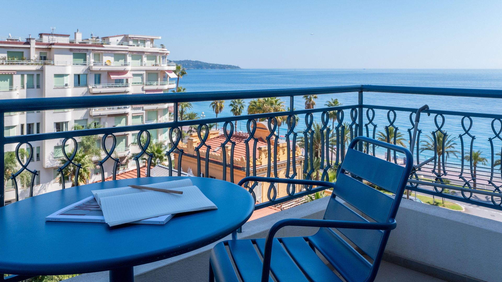 Crisol Promenade Hotel