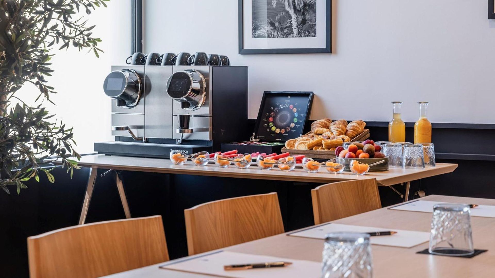 Hotel Doubletree By Hilton Centre Iconic 4*