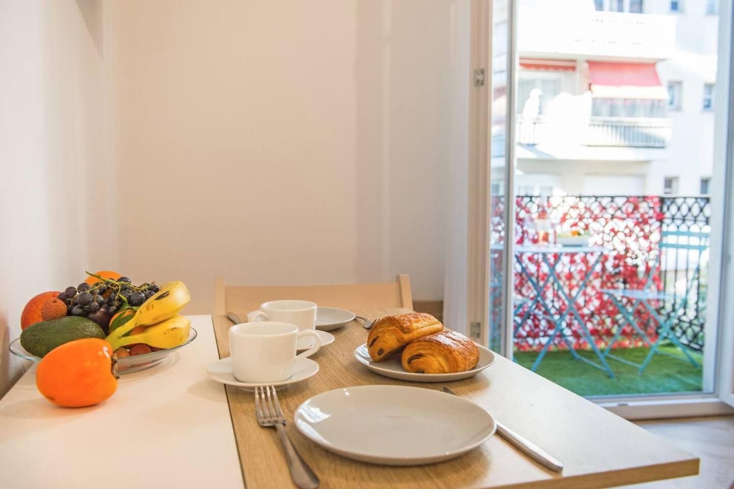 Appartement - - Superbe Avec Balcon - Centre - - Nice