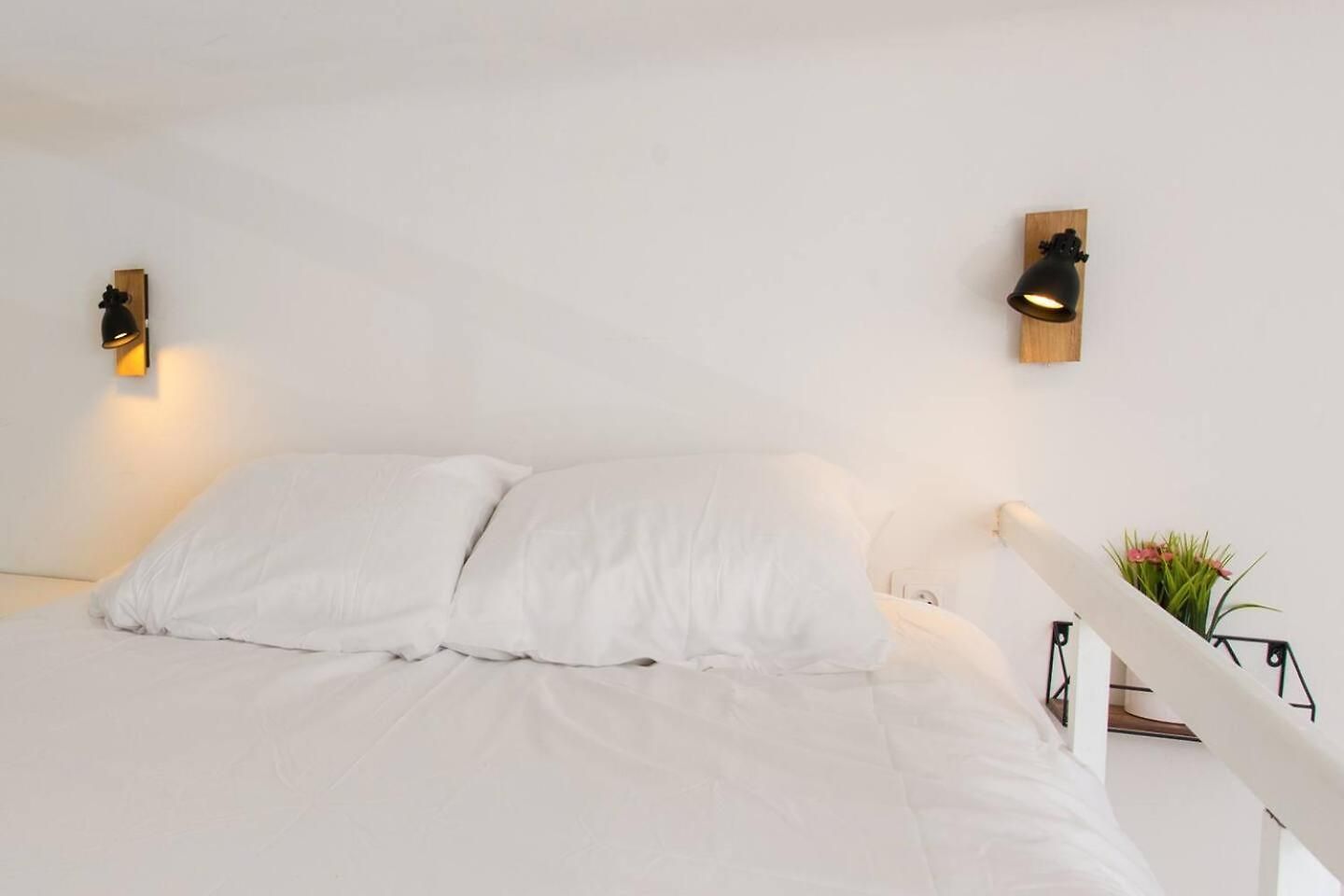 - - Superbe Avec Balcon - Centre - - * Nice