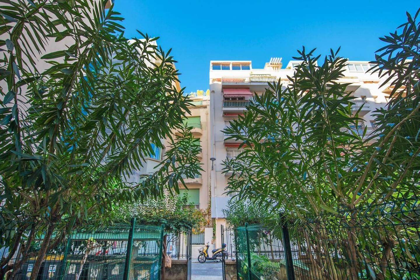 Appartement - - Superbe Avec Balcon - Centre - -