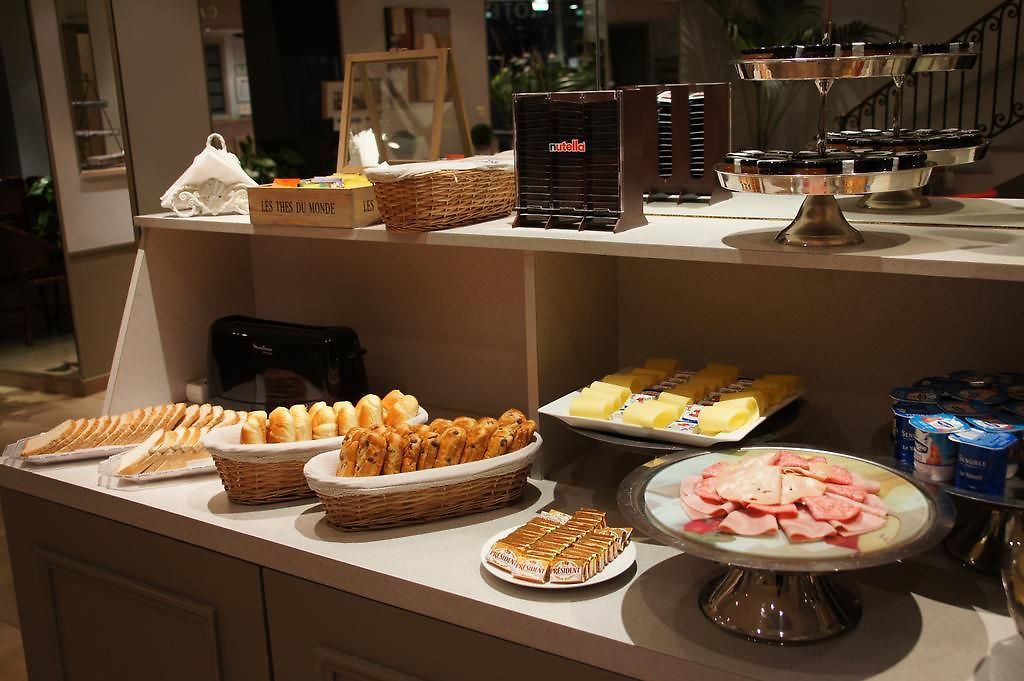 Ambassador, Completely Renovated Nice