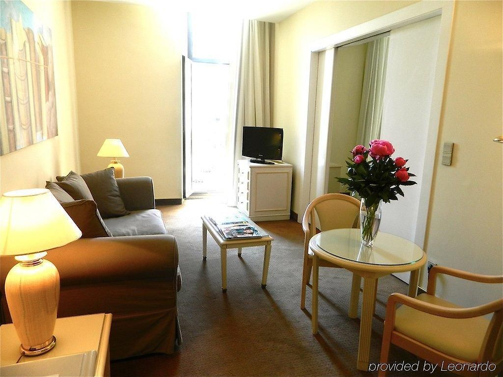 B4 Park Hotel 4*