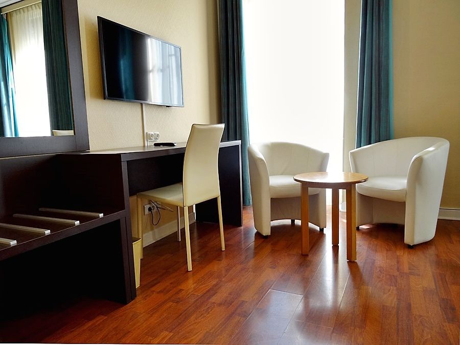 Hotel Ambassador, Completely Renovated 4*