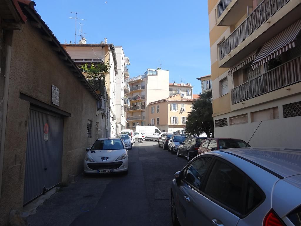 Casa Madere- Idéal Couples - Central&cosy -train Station - Tram&supermarkets-balcony- Washing-machine-ac