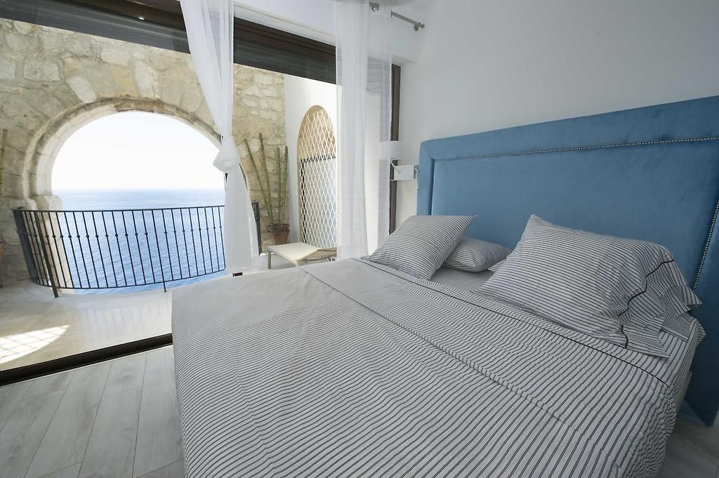 Luxury Palais Maeterlinck Apartment