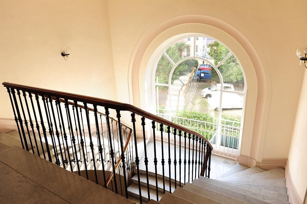 Clemenceau Centre Five Stars House