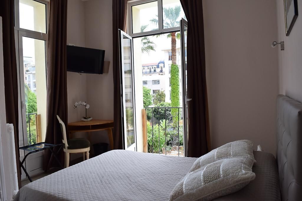 Hotel Armenonville 3*