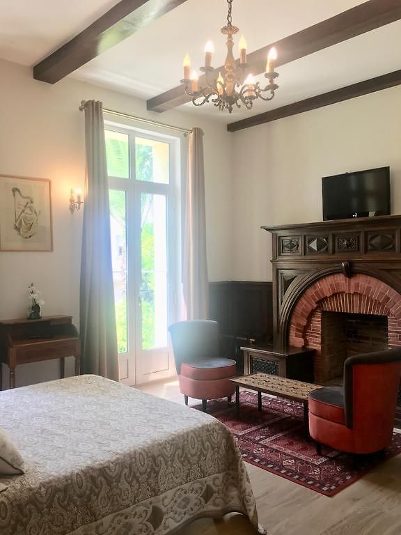 Armenonville Hotel