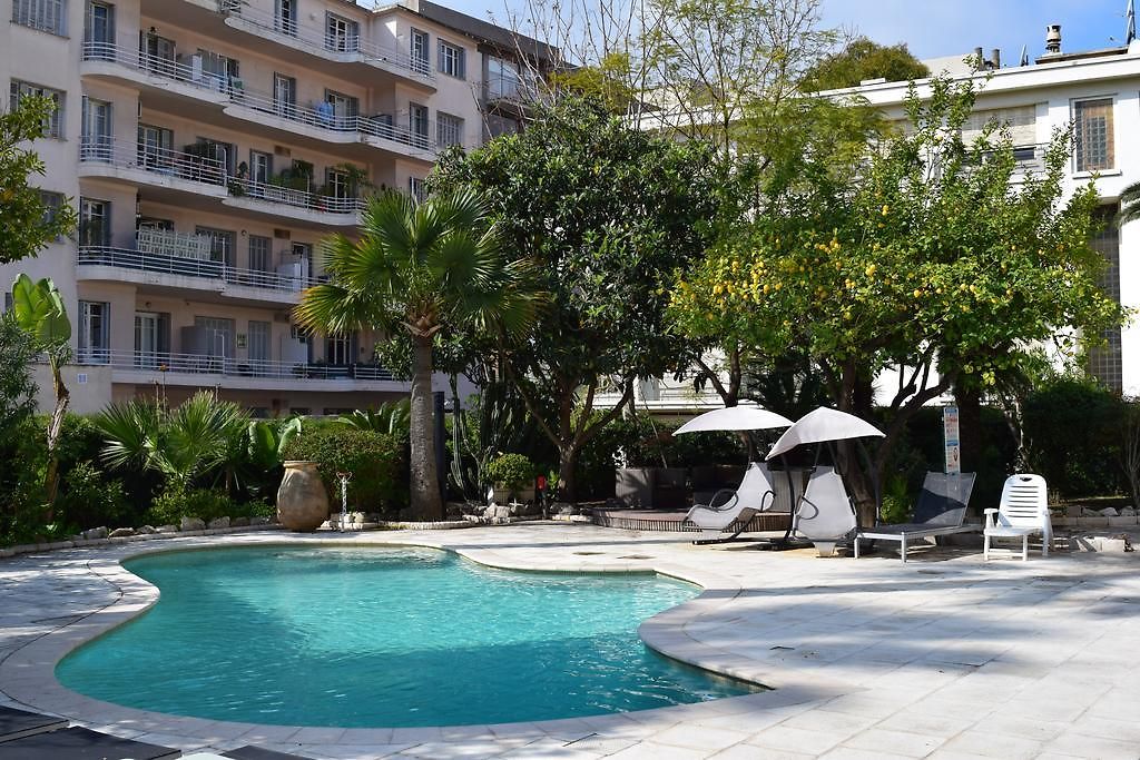 Armenonville Hotel