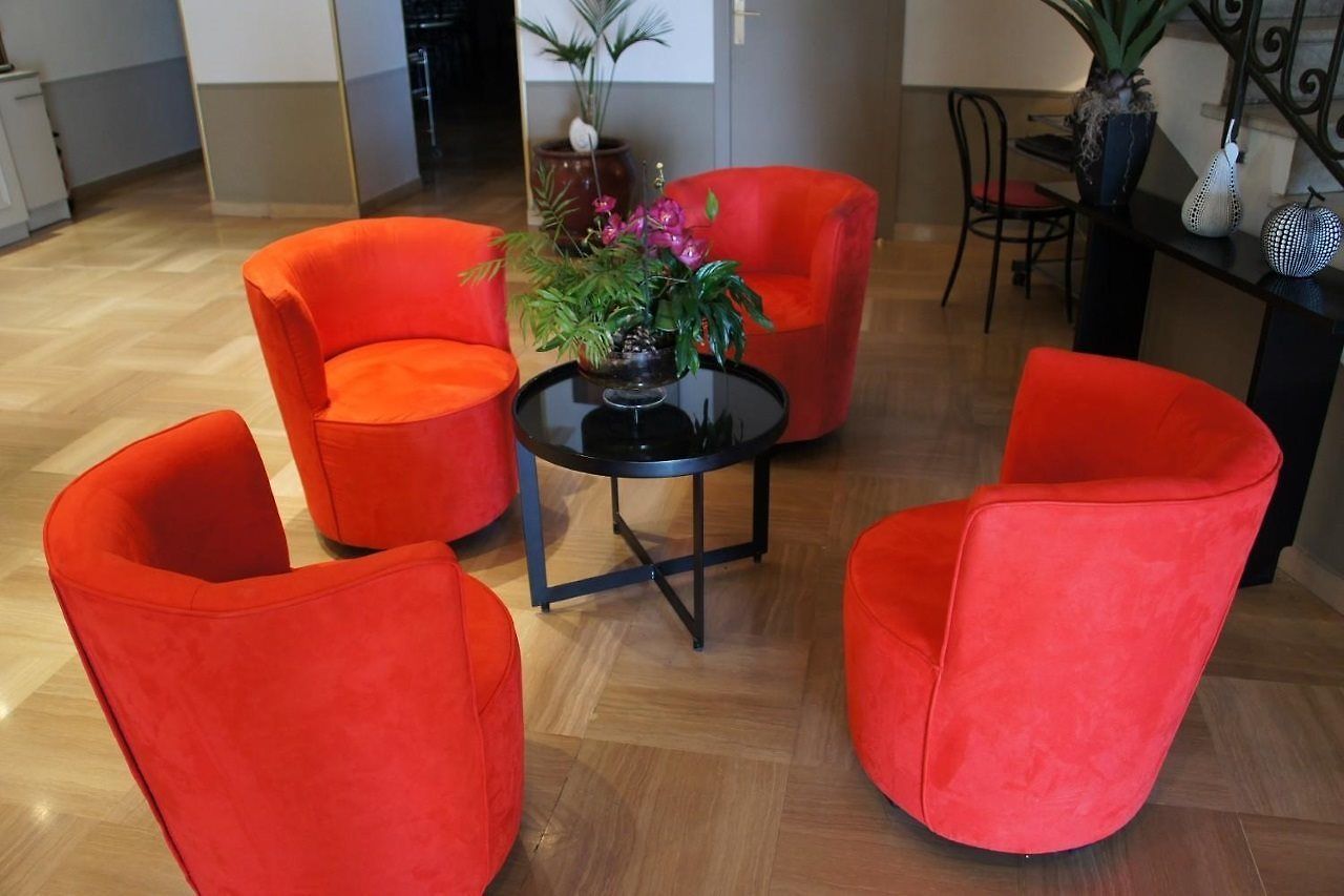 Ambassador, Completely Renovated Nice