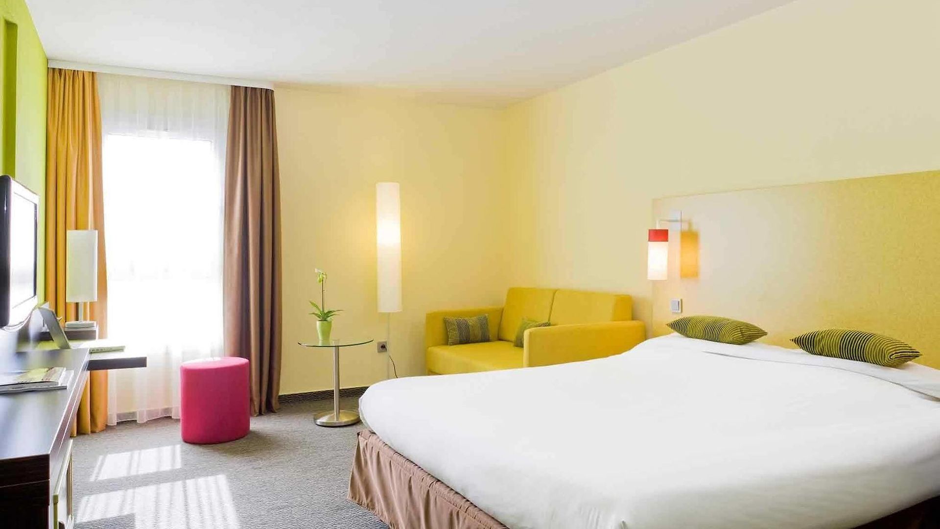 Ibis Styles Centre Port Nice