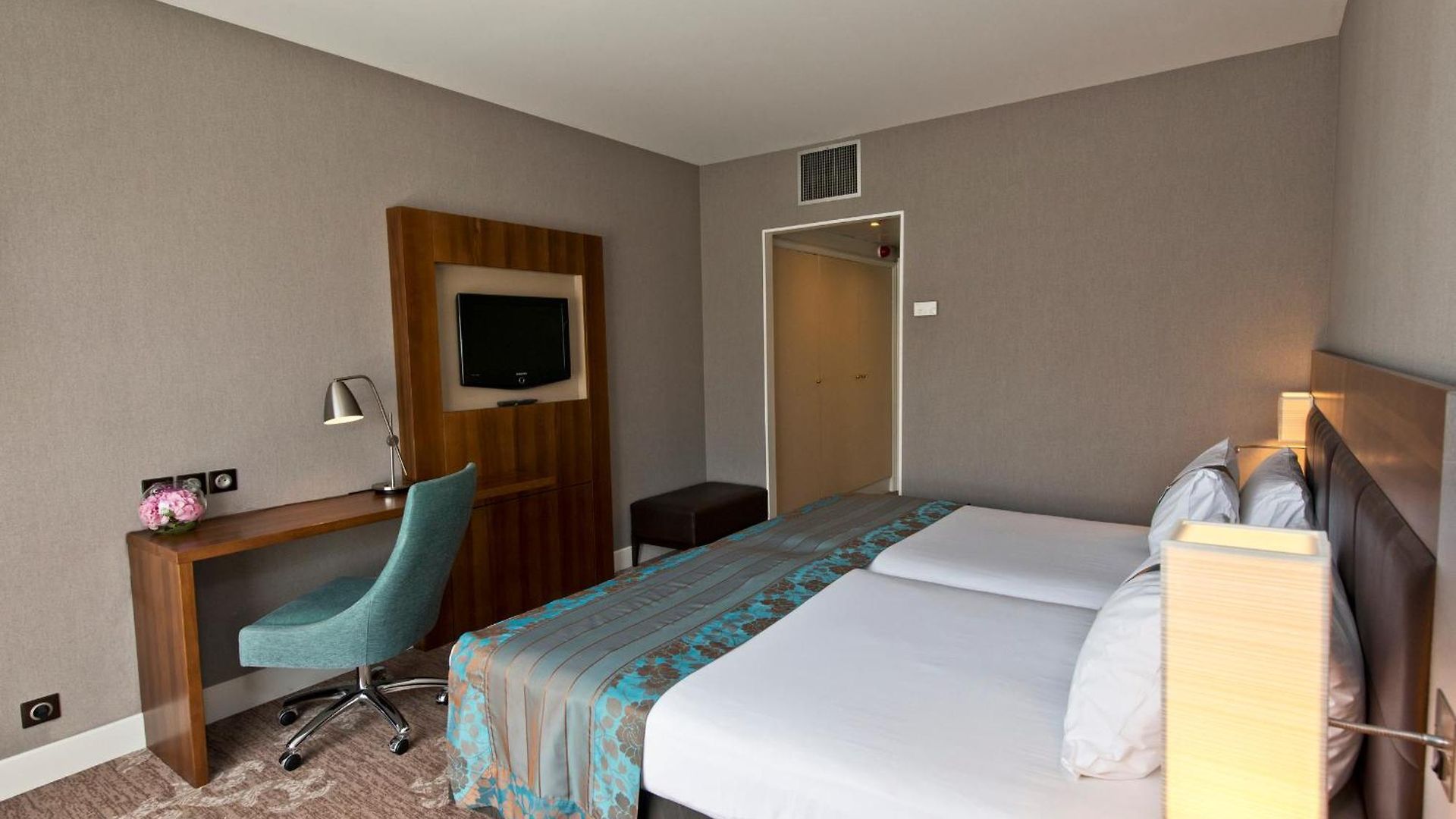 Hotel By Ihg