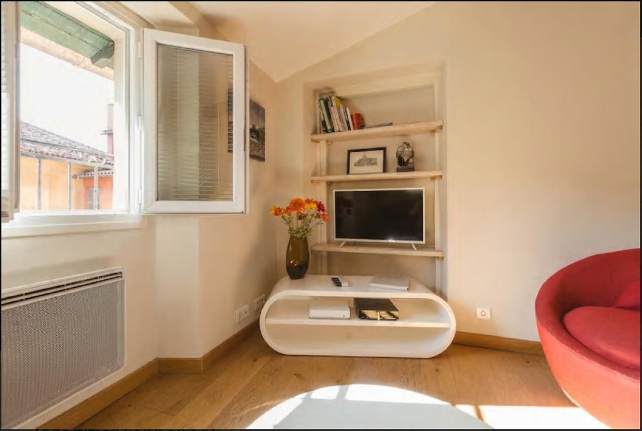 Appartement Renting - Colonna - Place In Old Town