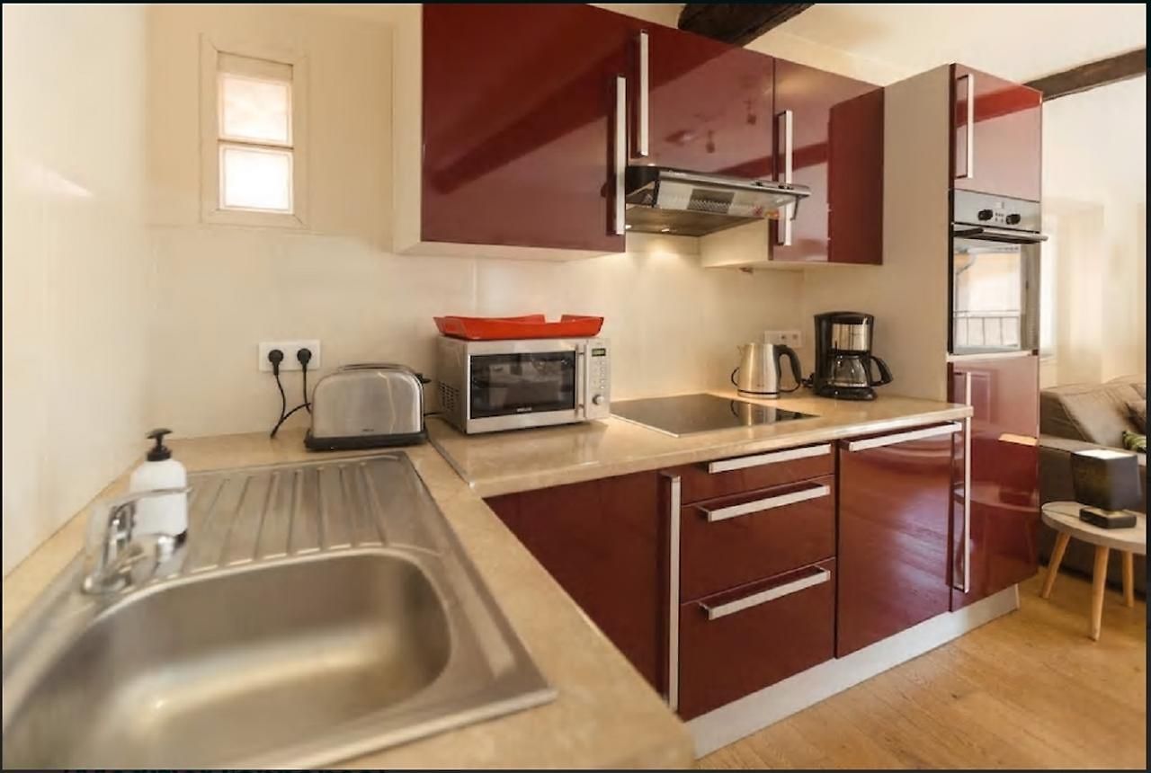 Appartement Renting - Colonna - Place In Old Town *