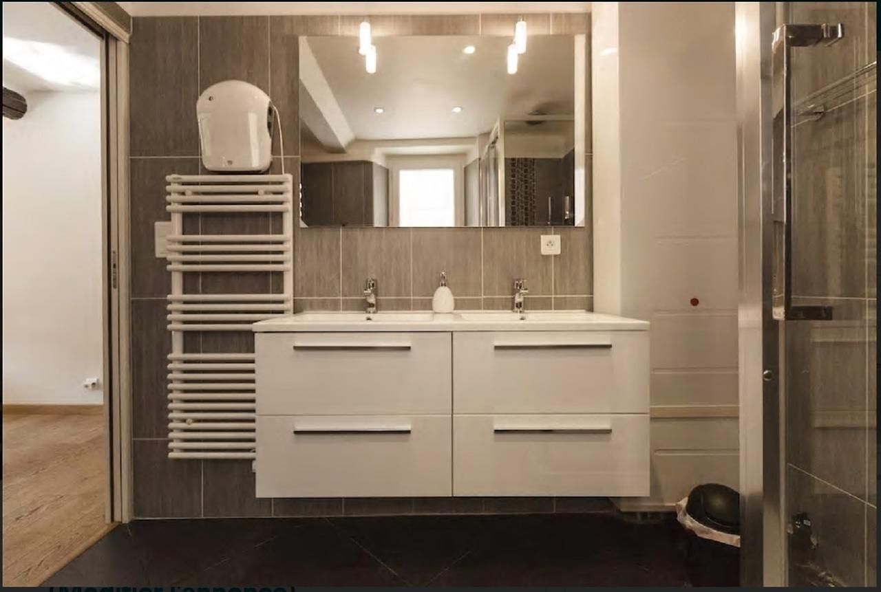 Renting - Colonna - Place In Old Town