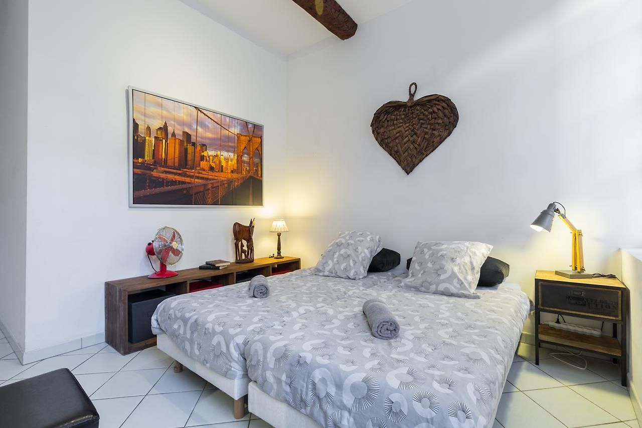 Ste Reparate F4 Moderne, Design, Place Rossetti, Heart Old Town Apartment *