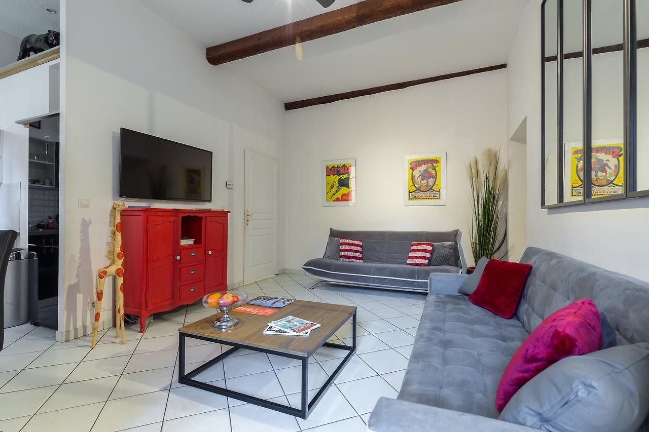 Ste Reparate F4 Moderne, Design, Place Rossetti, Heart Old Town