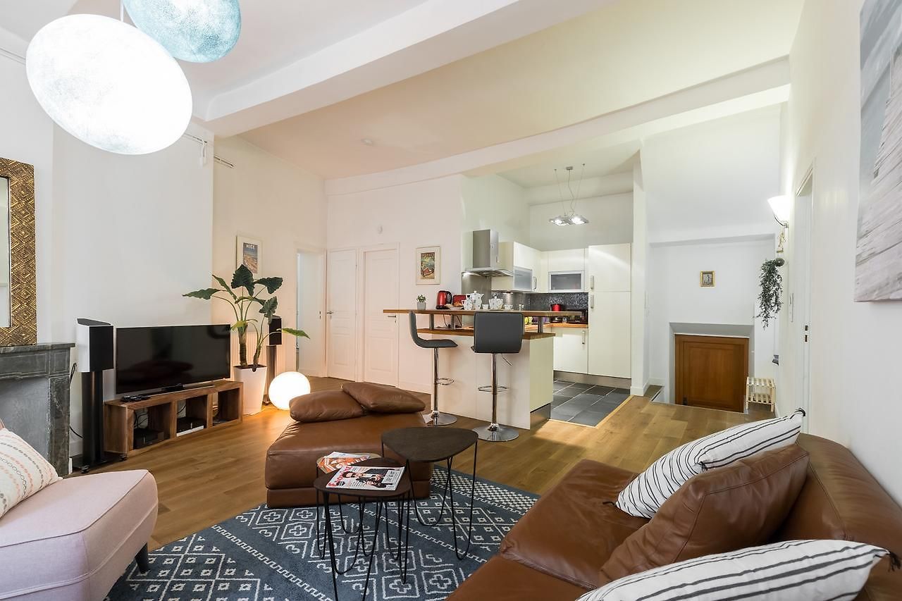 Appartement Pref 2 · F4 - Vaste Et Bourgeois ,3 Chambres, Ascenseur, Vx-nice *