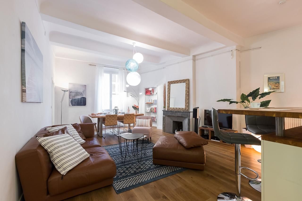 Pref 2 · F4 - Vaste Et Bourgeois ,3 Chambres, Ascenseur, Vx-nice