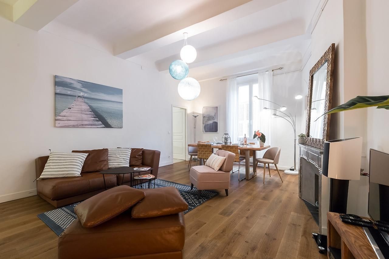Pref 2 · F4 - Vaste Et Bourgeois ,3 Chambres, Ascenseur, Vx-nice Appartement Nice