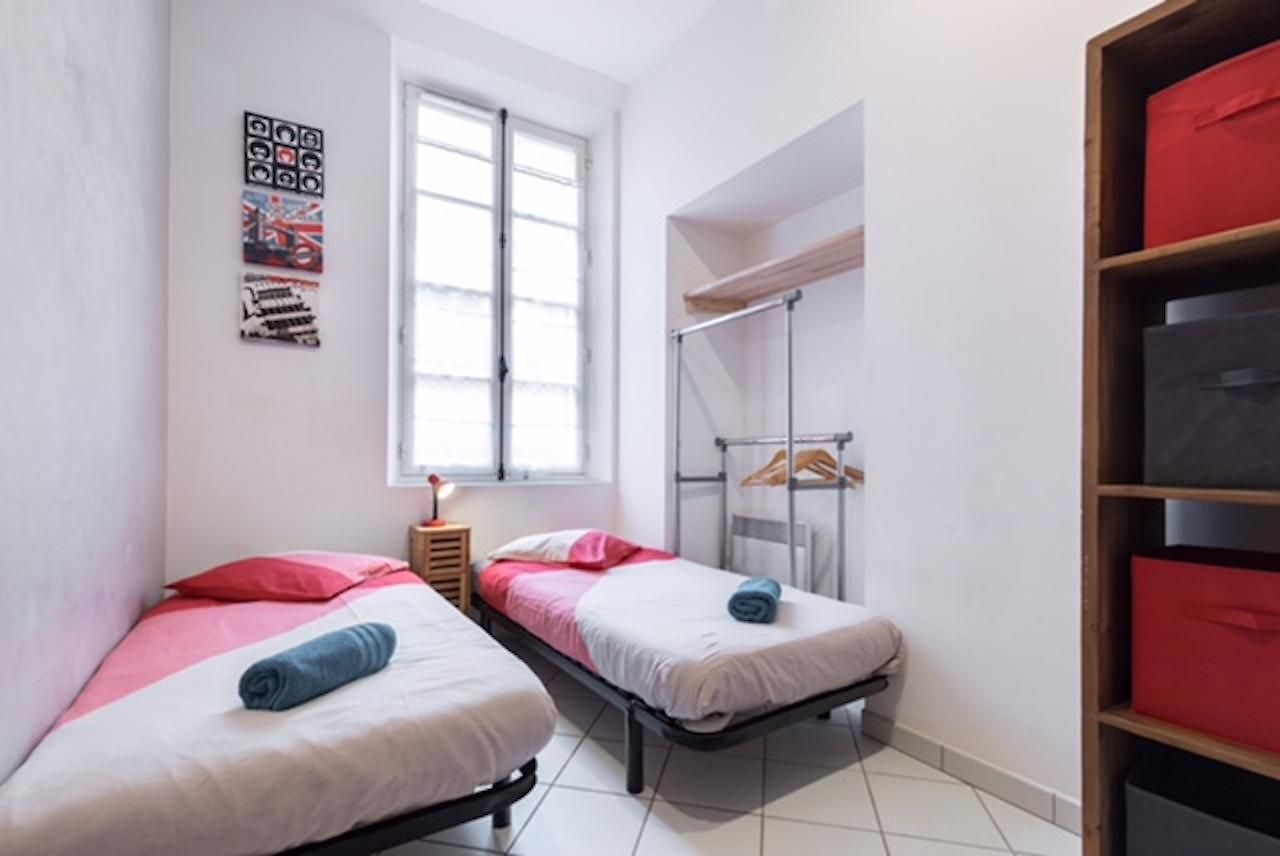 Apartment Ste Reparate F4 Moderne, Design, Place Rossetti, Heart Old Town