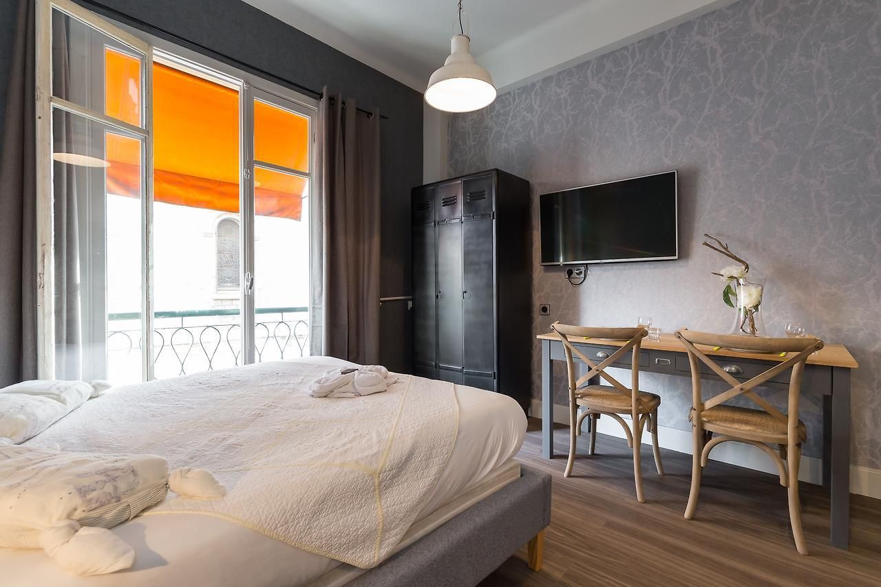 Appart hôtel Azur 2*