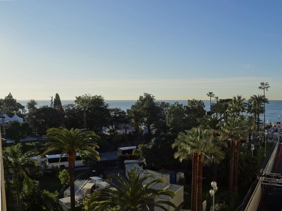 Ambassador, Completely Renovated Hotel 4*