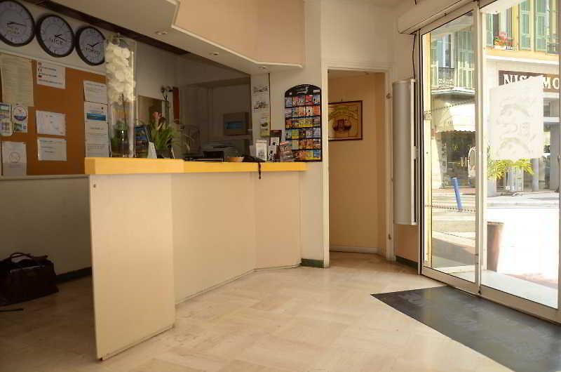 Ozz Auberge de jeunesse *