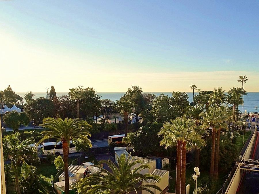 Hotel Ambassador, Completely Renovated 4*