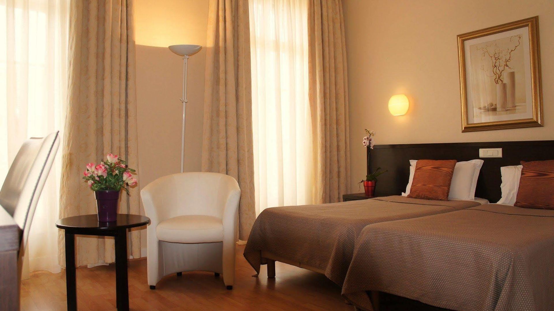 Ambassador, Completely Renovated 4*