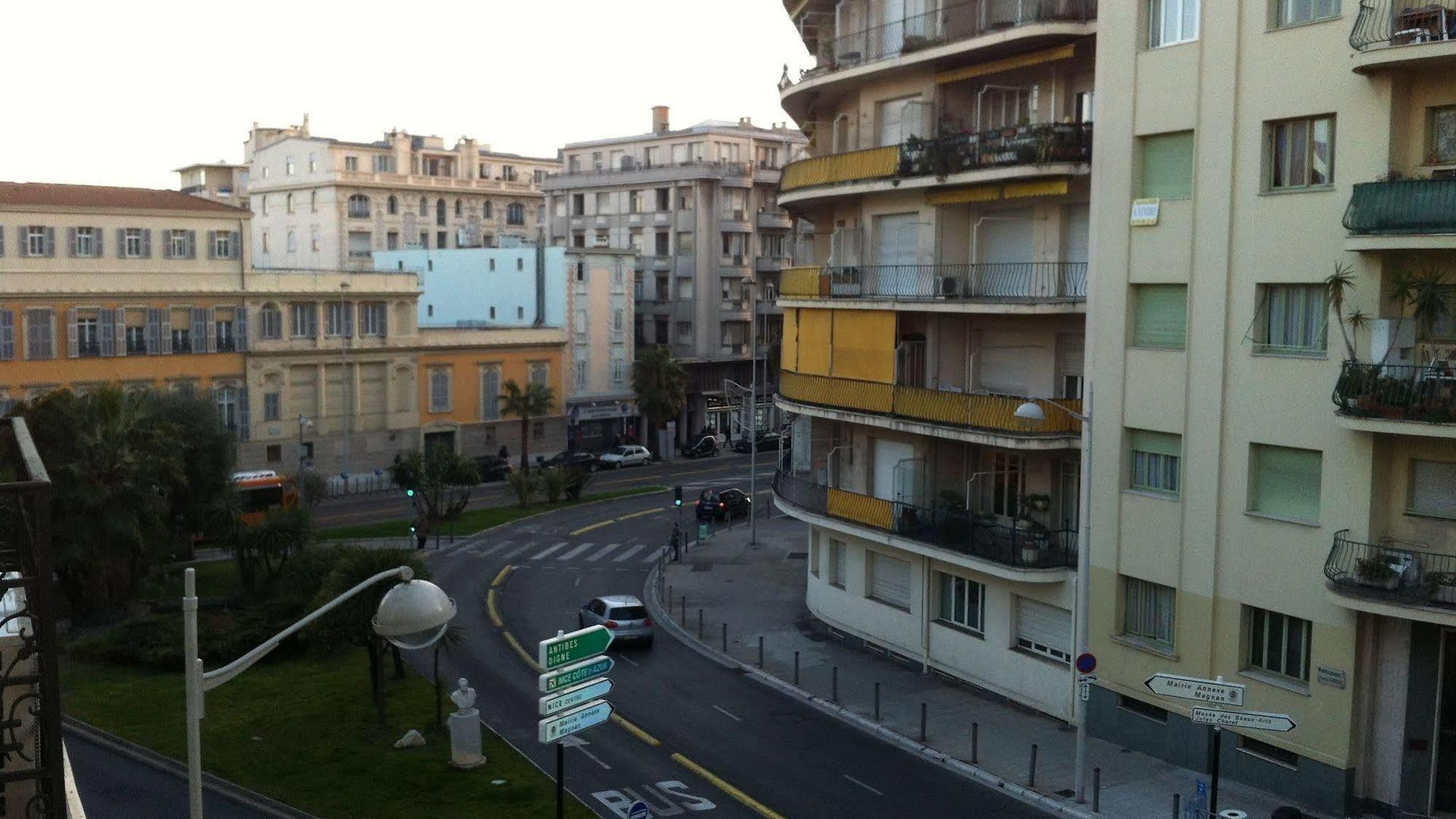 Carlone 2* Nice