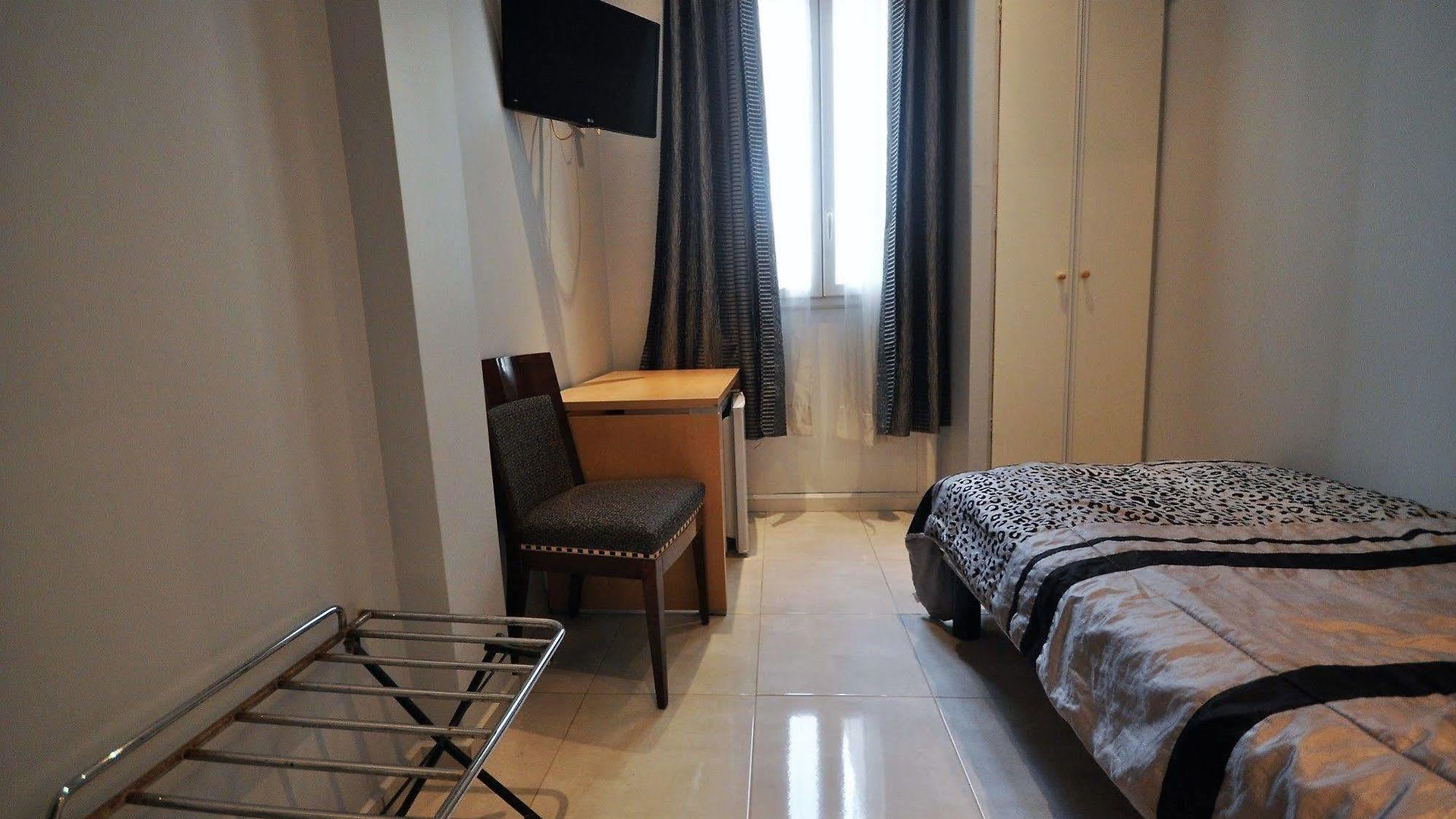 Carlone Hotel 2*