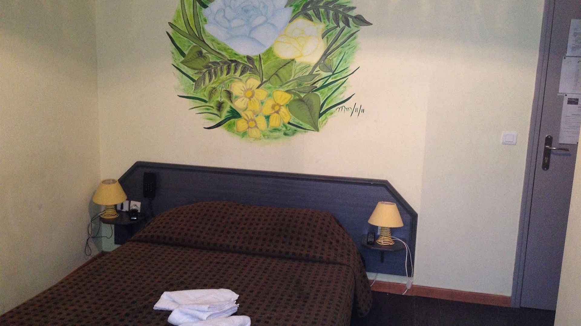 Evelia Hotel