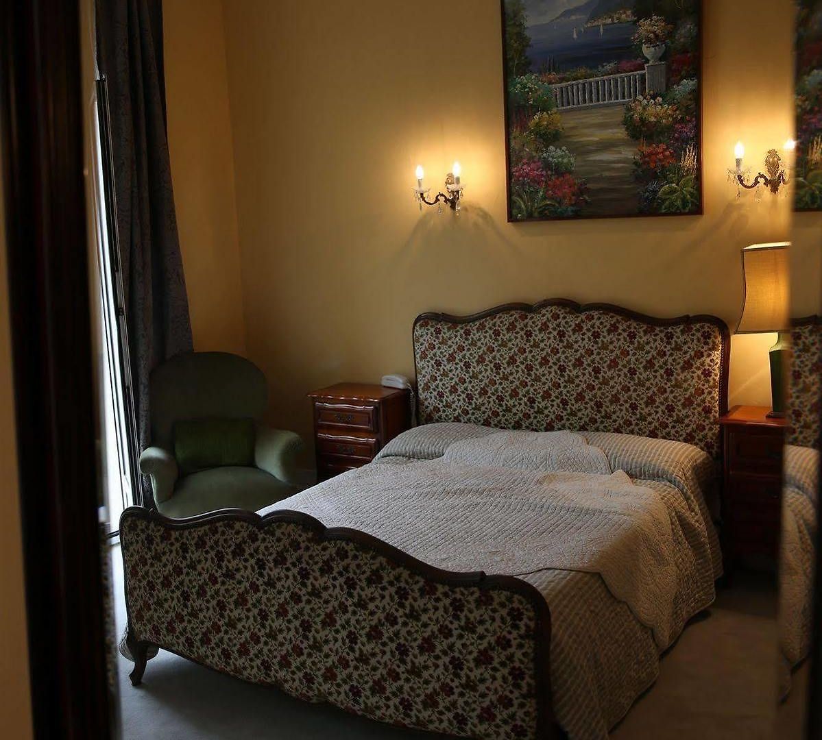 Armenonville Hotel