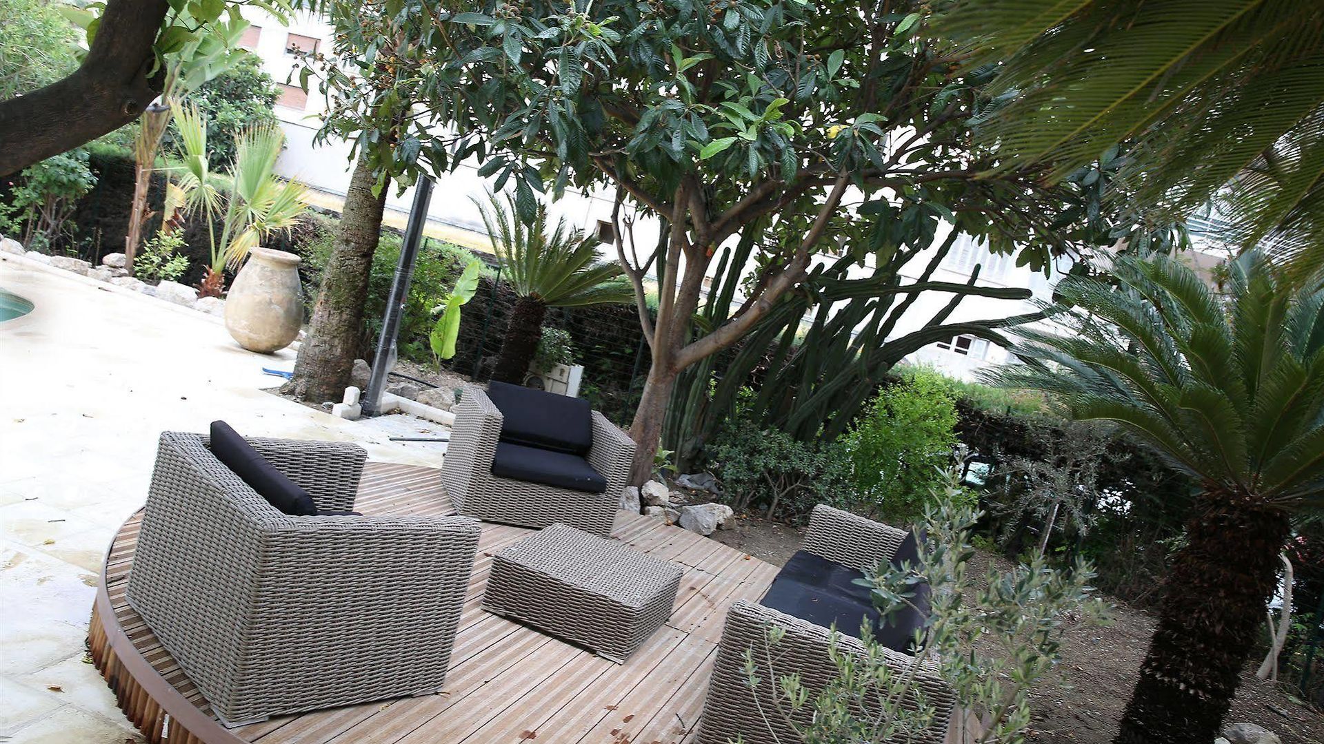 Armenonville Hotel 3*