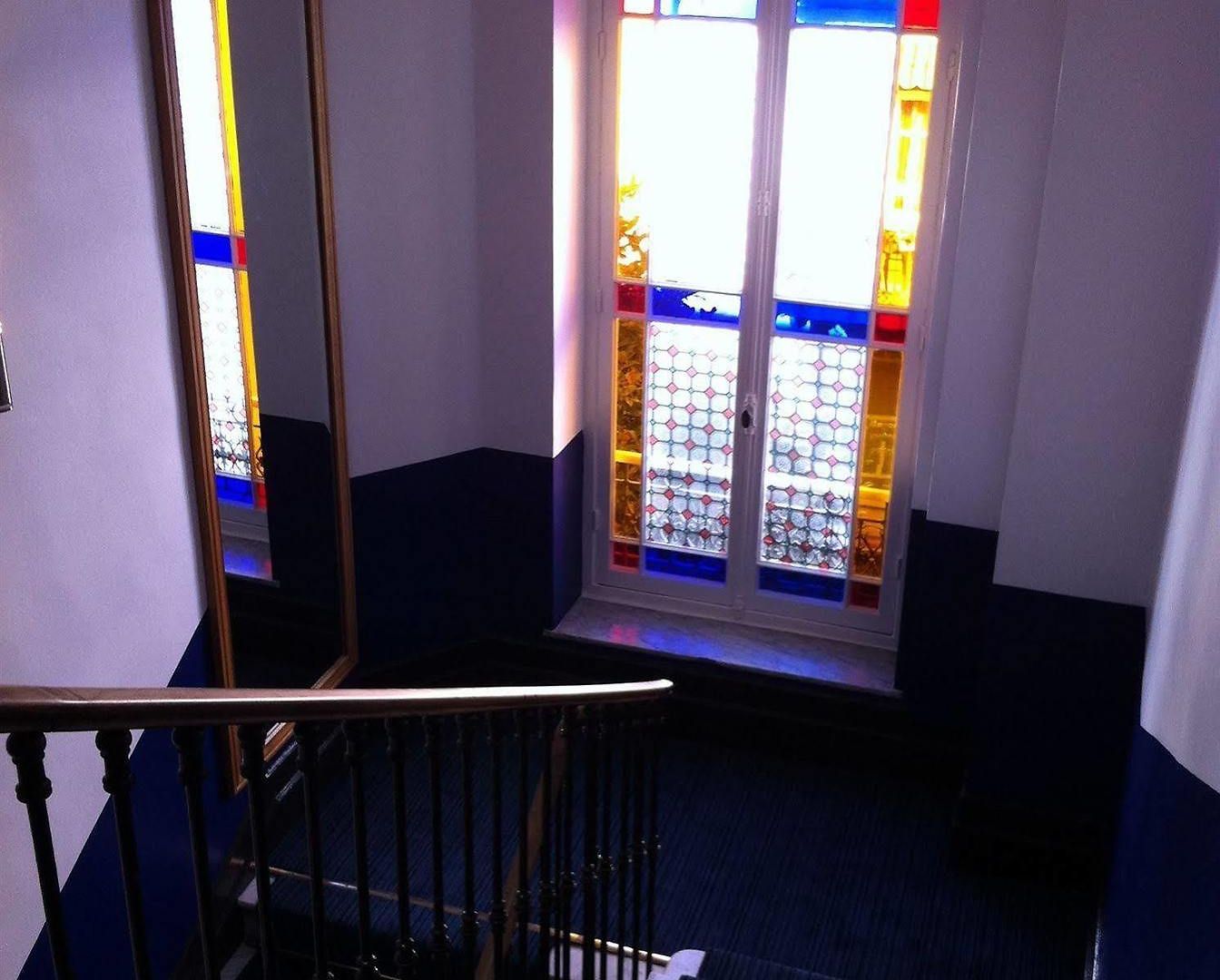 Le Etoile Hotel