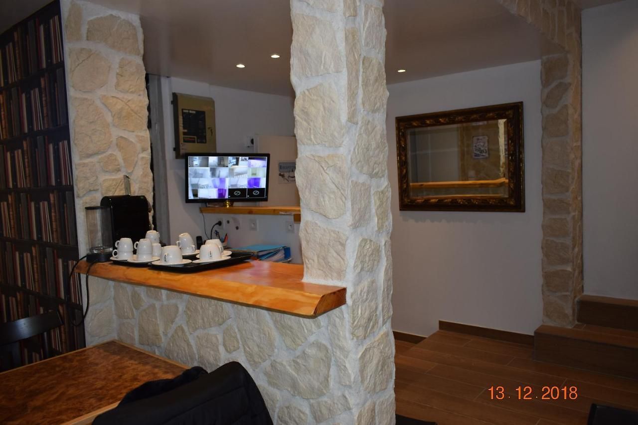 Lyonnais Hotel