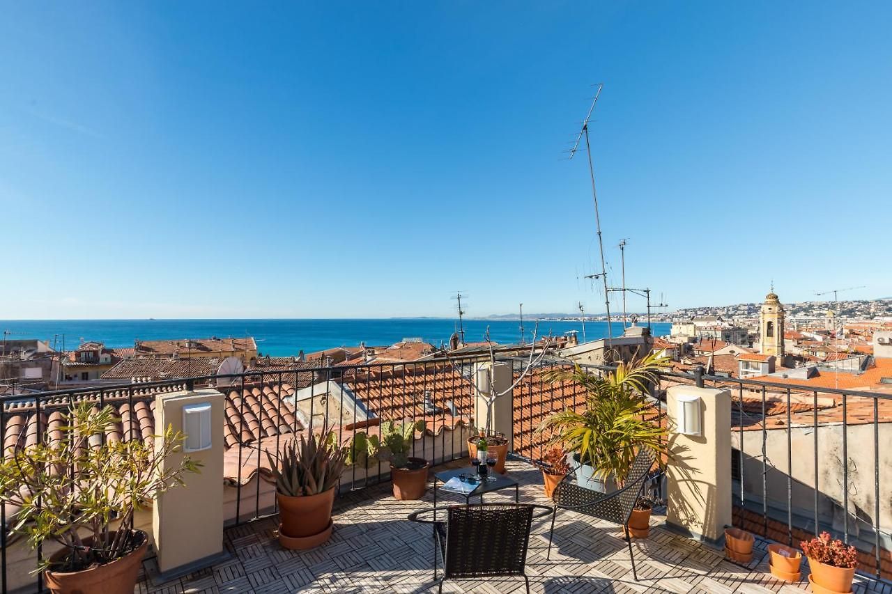 Le Chateau - The Beautiful Sight In Old Town, Private Terrace
